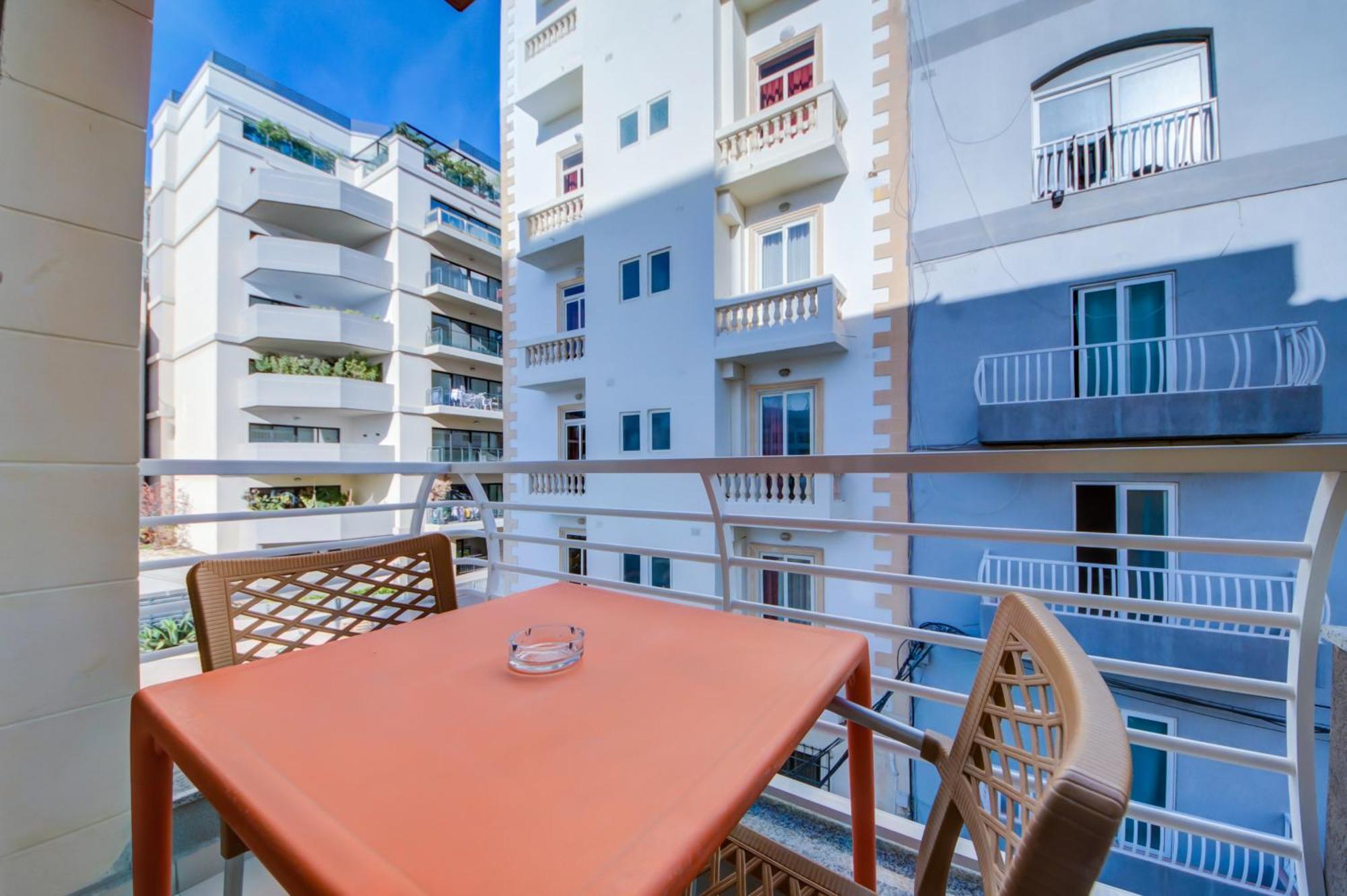 Stylish 2Br Apt With Balconies In St Julians, Paceville - Apt 6 By Vaganza Сент Джулианс Экстерьер фото